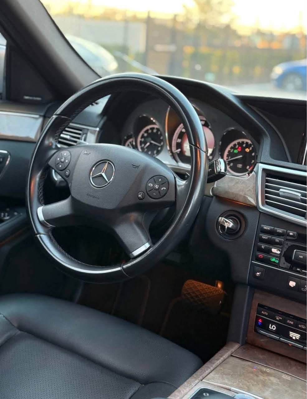 2011 Mercedes-Benz E-Class · E 350 4MATIC Sedan 4D - Image 6