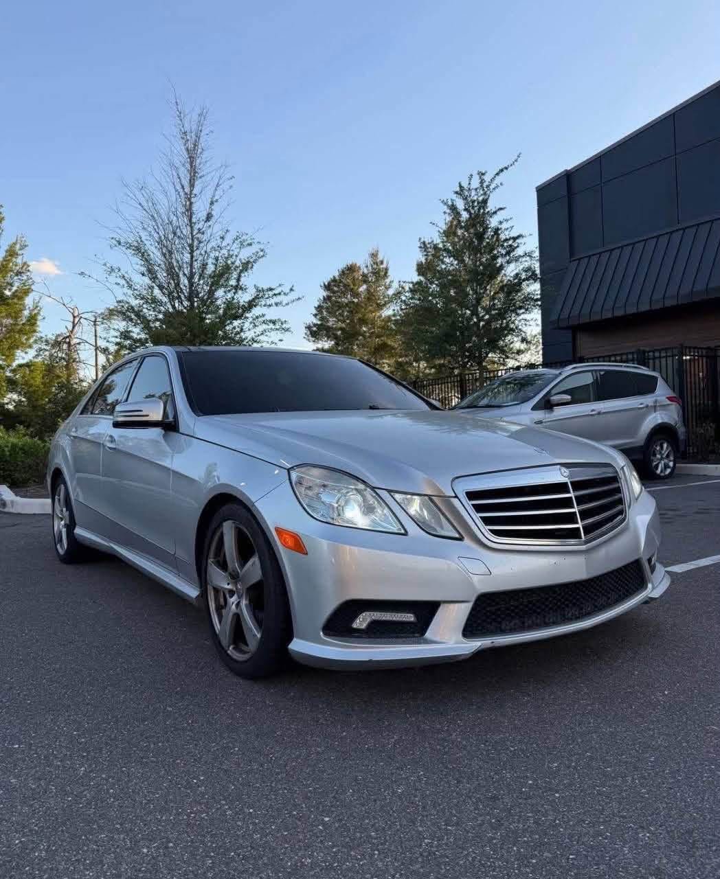 2011 Mercedes-Benz E-Class · E 350 4MATIC Sedan 4D - Image 9