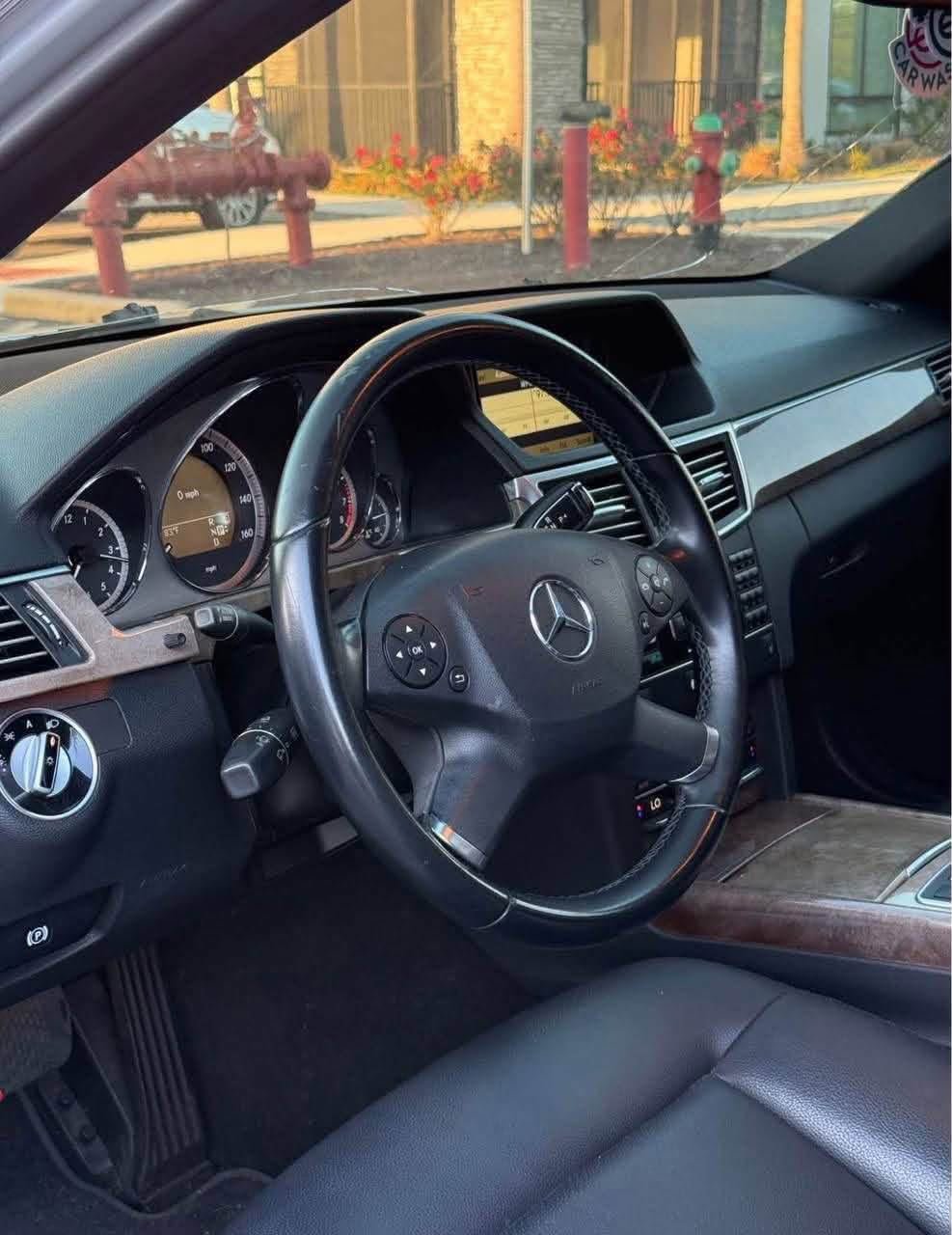 2011 Mercedes-Benz E-Class · E 350 4MATIC Sedan 4D - Image 4
